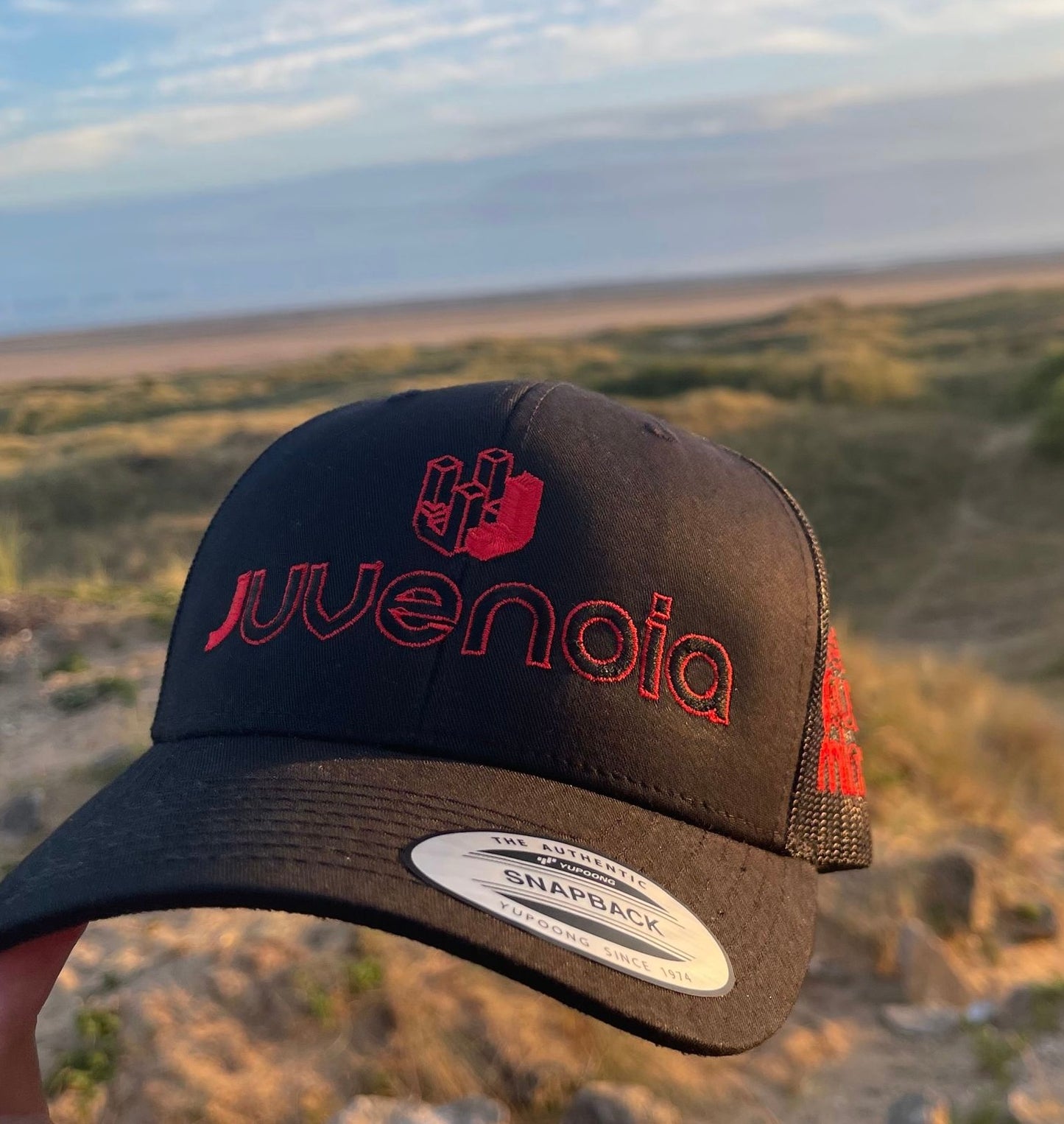 'J' Collection trucker cap - black x boxing glove red